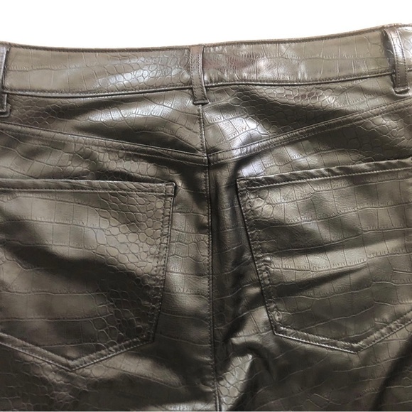 Express  Pant Sz 8 Super High Waisted Croc Embossed Faux Leather Crop Straight - Picture 6 of 6